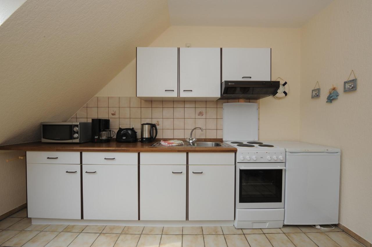 Ferienwohnungen Im Haus Am Watt Нойхарлингерзиль Экстерьер фото